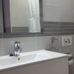 book-room-cadix-bathroom