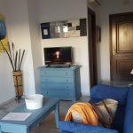 rent-room-cadiz-living